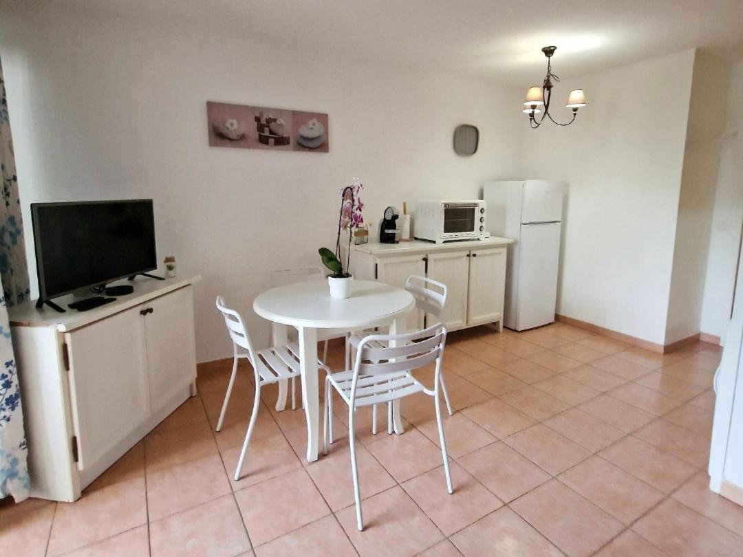 Appartement T2 - Bord De Mer - Piscine Six-Fours-les-Plages Exteriér fotografie
